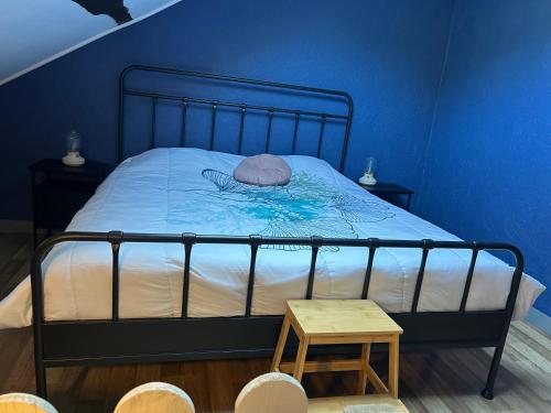 a bedroom with a bed with a blue wall at Chez Germaine in Bouillon