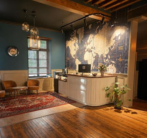 an office with a map of the world on the wall at Orange Parkway Hotel in Diest