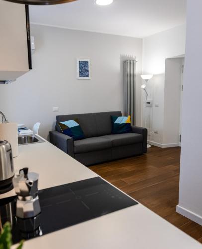 a living room with a couch and a kitchen at Casa Frino in Ghiffa
