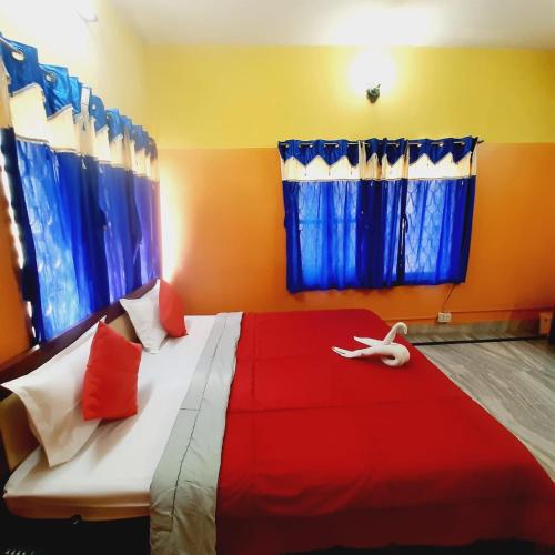 a bedroom with a large bed with red and blue curtains at Hotel Dream Rooms- Friendly Rooms in Salt Lake City