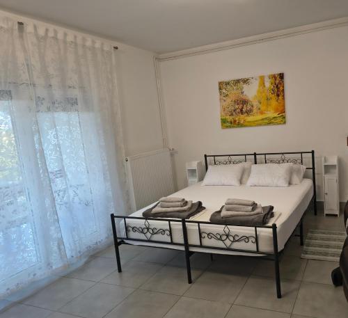 a bedroom with a bed with towels on it at Studio apartman Tilia in Veliko Trgovišće