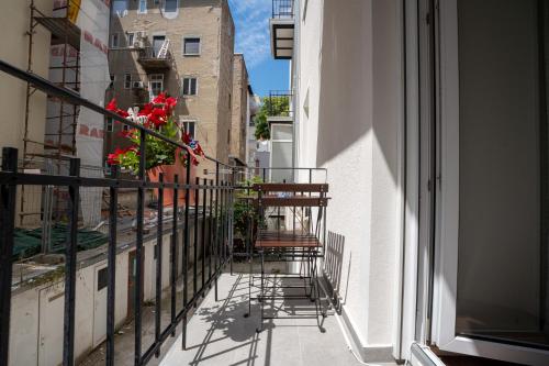 Spacious 3BR Downtown apartment Free Parking
