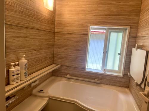 a bath tub in a bathroom with a window at Iitoko - Vacation STAY 43906v in Iitoyo