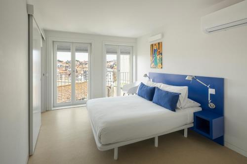 PopArt Apartment's - 2 AC, 2 Bathrooms, Balcony and Free Lockers, - Porto UNESCO Historic Center