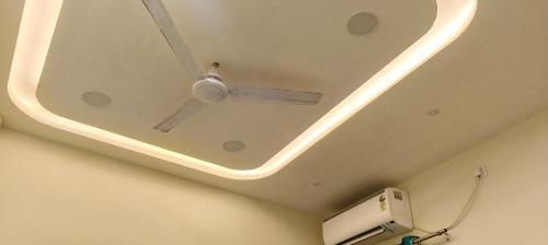 a light on the ceiling of a room at Hotel shivansh in Godarpura