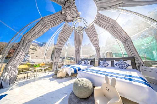 a bedroom in a dome house with two beds at Camp studio - Vacation STAY 89015v in Ichihara