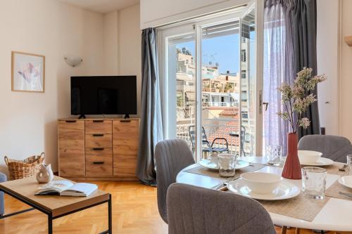 Heart of Athens 2BR Syntagma Parliament View
