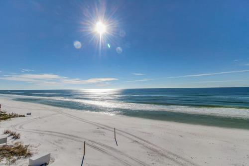Beautiful resort condo with a shared pool hot tub tennis gym & beach access photo 5
