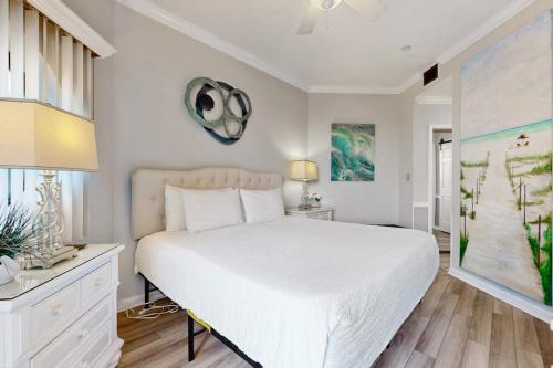 Beautiful resort condo with a shared pool hot tub tennis gym & beach access photo 15
