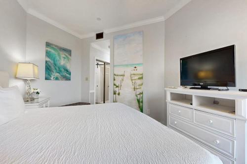 Beautiful resort condo with a shared pool hot tub tennis gym & beach access photo 16