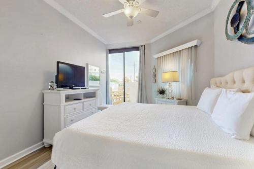 Beautiful resort condo with a shared pool hot tub tennis gym & beach access photo 17
