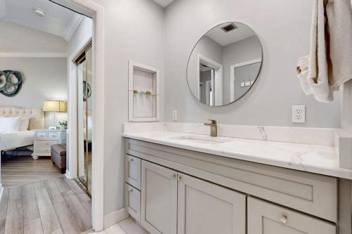 Beautiful resort condo with a shared pool hot tub tennis gym & beach access photo 20