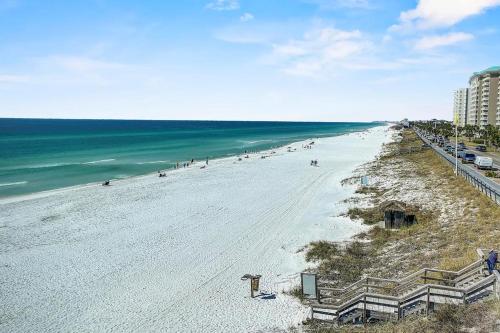 Beautiful resort condo with a shared pool hot tub tennis gym & beach access photo 25