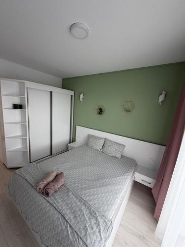 a bedroom with a bed with a pink towel on it at Apartment in Ploiești 3 in Ploieşti