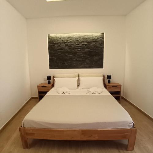 a bedroom with a bed with two towels on it at Appartamento centro storico in Viverone