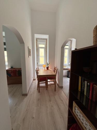 Spacious Mouraria Apartment Steps from the Castle