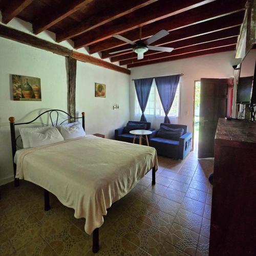 Llit o llits en una habitació de Hotel Gerald