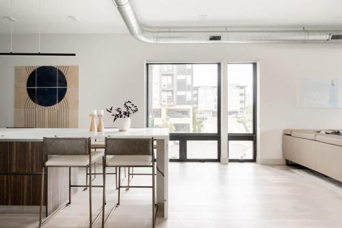 a kitchen with a table and chairs in a room at Contemporary Condo - Grill - Balcony - Tesoro in Denver