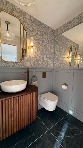 a bathroom with a tub and a toilet and a mirror at Chateau Mont Joly in Gan