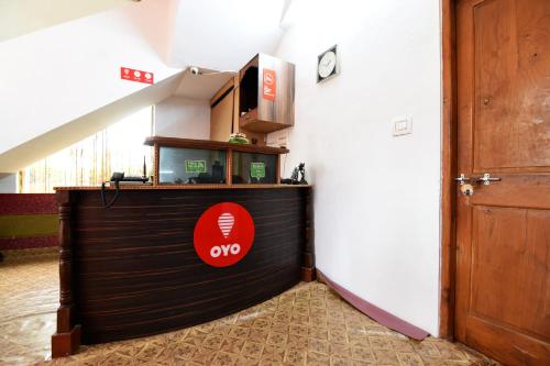 a counter in a room next to a door at Hotel O by OYO Manali Meadows Home Stay in Manāli