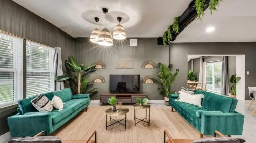 Gallery image of Tropical Oasis - Pool Beach Volleyball Firepit in Lancaster