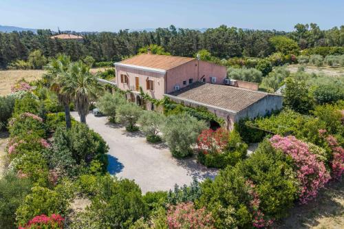 an aerial view of a house with a garden at Domus Sa Corbula in Oristano