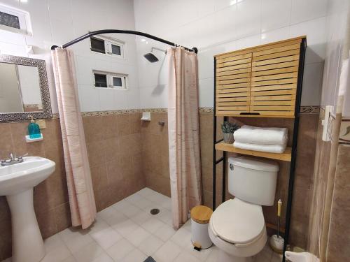 a bathroom with a shower and a toilet and a sink at Comfortable apartment close to beaches and plazas in Santa Cruz Huatulco