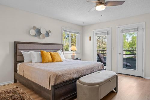 a bedroom with a bed and a ceiling fan at Dells Paradise At Lighthouse Cove Condominiums in Wisconsin Dells