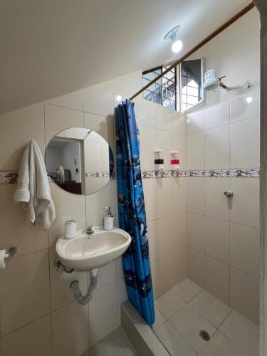 a bathroom with a sink and a mirror at Aruma House - Departamento de 2 Dormitorios in Tena