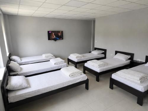 a room with four beds and a wall at Apartman za 6 osoba BOR in Bor