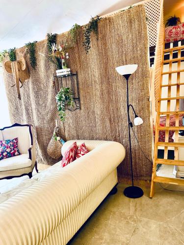a living room with a couch and a floor lamp at Casita Balear Sa Coveta in Algaida