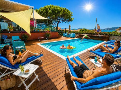 Superbe Villa 5 étoiles Presqu'Île de Giens la Madrague Rita la Villa d'Or vue mer piscine