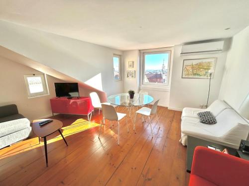 Lovely & Cozy with Amazing View & Central Location