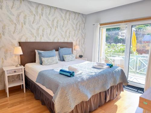 Garden Hill Haven Old Town Albufeira Retreat with Sea Views & Free Parking