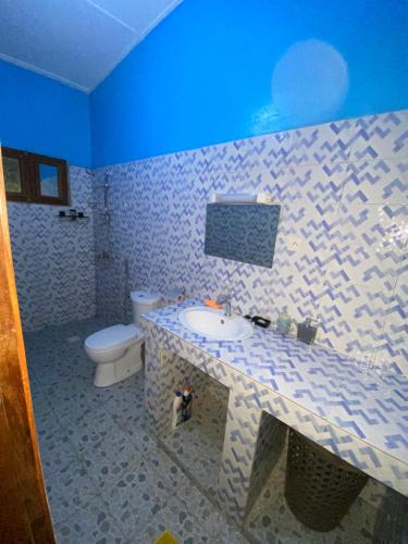 a bathroom with a sink and a toilet at CHEZ VERO Ziguinchor AGNACK in Ziguinchor