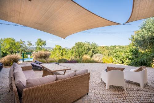 Peaceful Country House & Private Pool by Quinta da Alfarrobeira