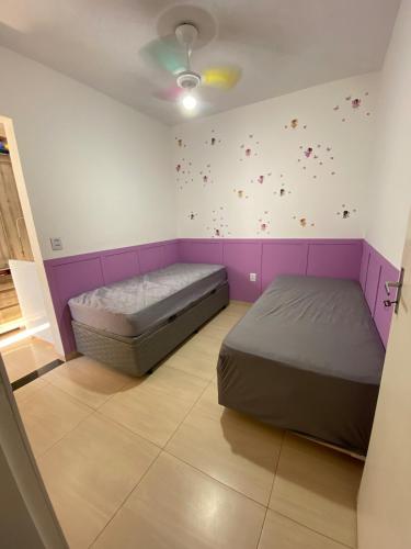 a bedroom with two beds and a wall with stars at Recanto Peixoto in Olímpia
