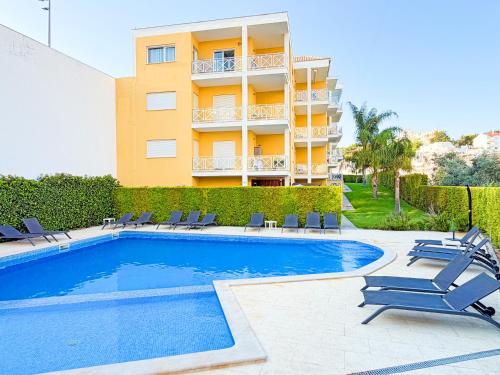 Garden Hill Haven Old Town Albufeira Retreat with Sea Views & Free Parking