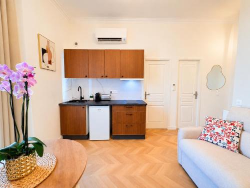 Seabnb - Elegantia Collection - AC - Central Luxury - Walk Everywhere