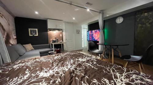 a bedroom with a bed and a living room at Luxury KIA Room K in Richmond Hill