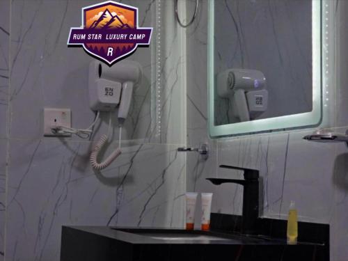 תמונה מהגלריה של RUM STAR lUXURY CAMP בוואדי רם