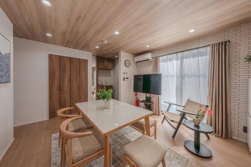 Nikyo Sora 4 minutes from Hanazonocho Station 7 minutes from Tengachaya Station Direct access from Kansai Airport