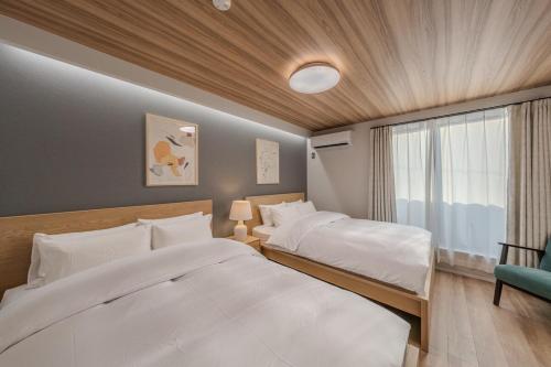 Nikyo Mizu 4 minutes from Hanazonocho Station 7 minutes from Tengachaya Station Direct access from Kansai Airport
