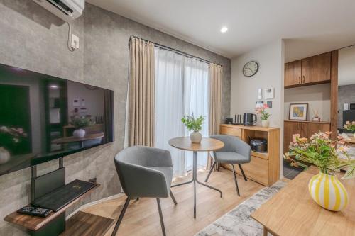 Nikyo Mizu 4 minutes from Hanazonocho Station 7 minutes from Tengachaya Station Direct access from Kansai Airport