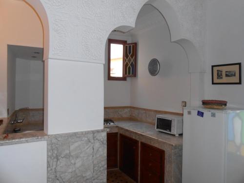 Virtuvė arba virtuvėlė apgyvendinimo įstaigoje Petit Bijou de Tanger