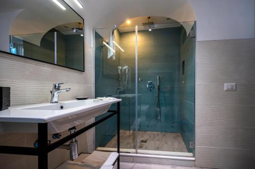 a bathroom with a sink and a shower at Domus Alma Pompei in Pompei