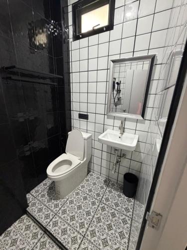 a bathroom with a toilet and a sink at 786ResortSungaiGolok in Kampong Baka