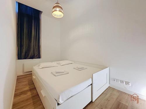2BR - Free Private Parking - AC - Notre-Dame
