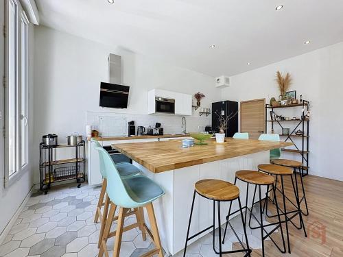 2BR - Free Private Parking - AC - Notre-Dame