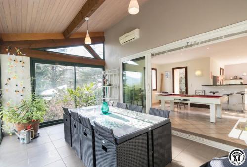 a kitchen and living room with a pool table at La maison imart in Revel